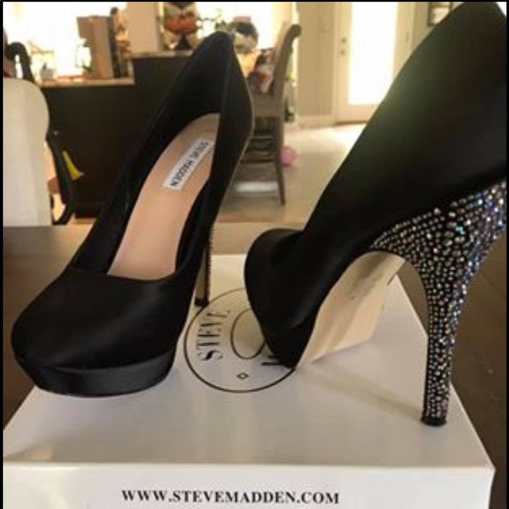 Black Pumps - image 1